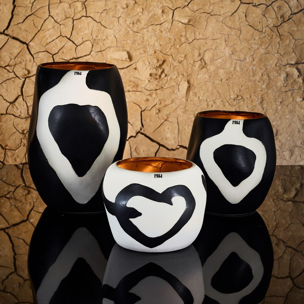 Cape Artistic Black Vela